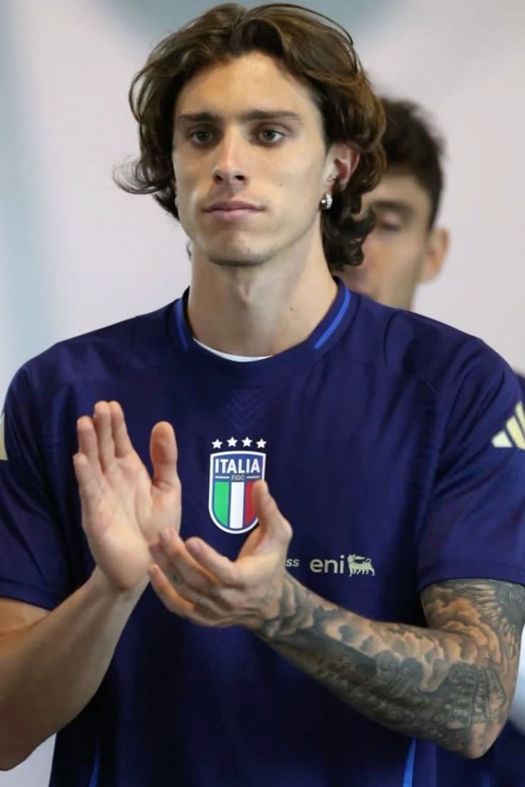 Riccardo Calafiori wallpaper 4k