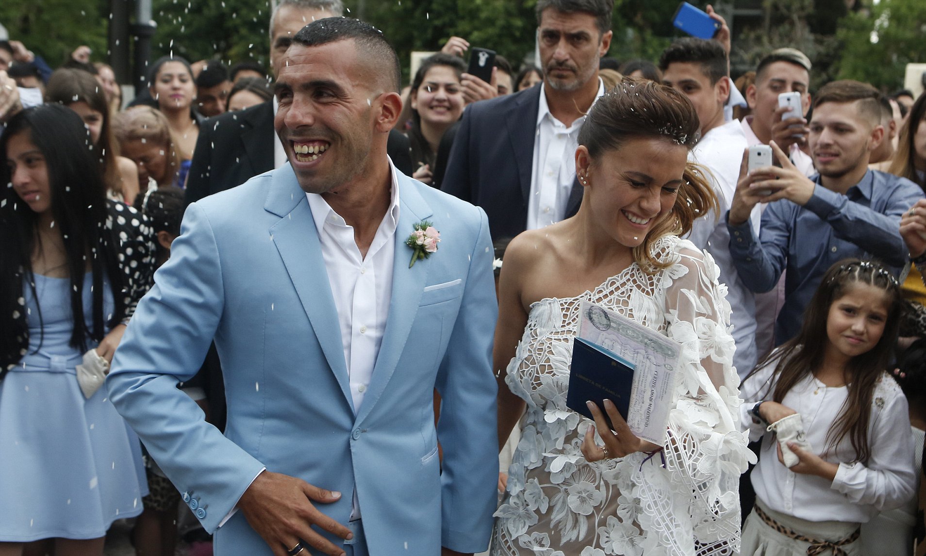 Carlos Tevez Girlfriend