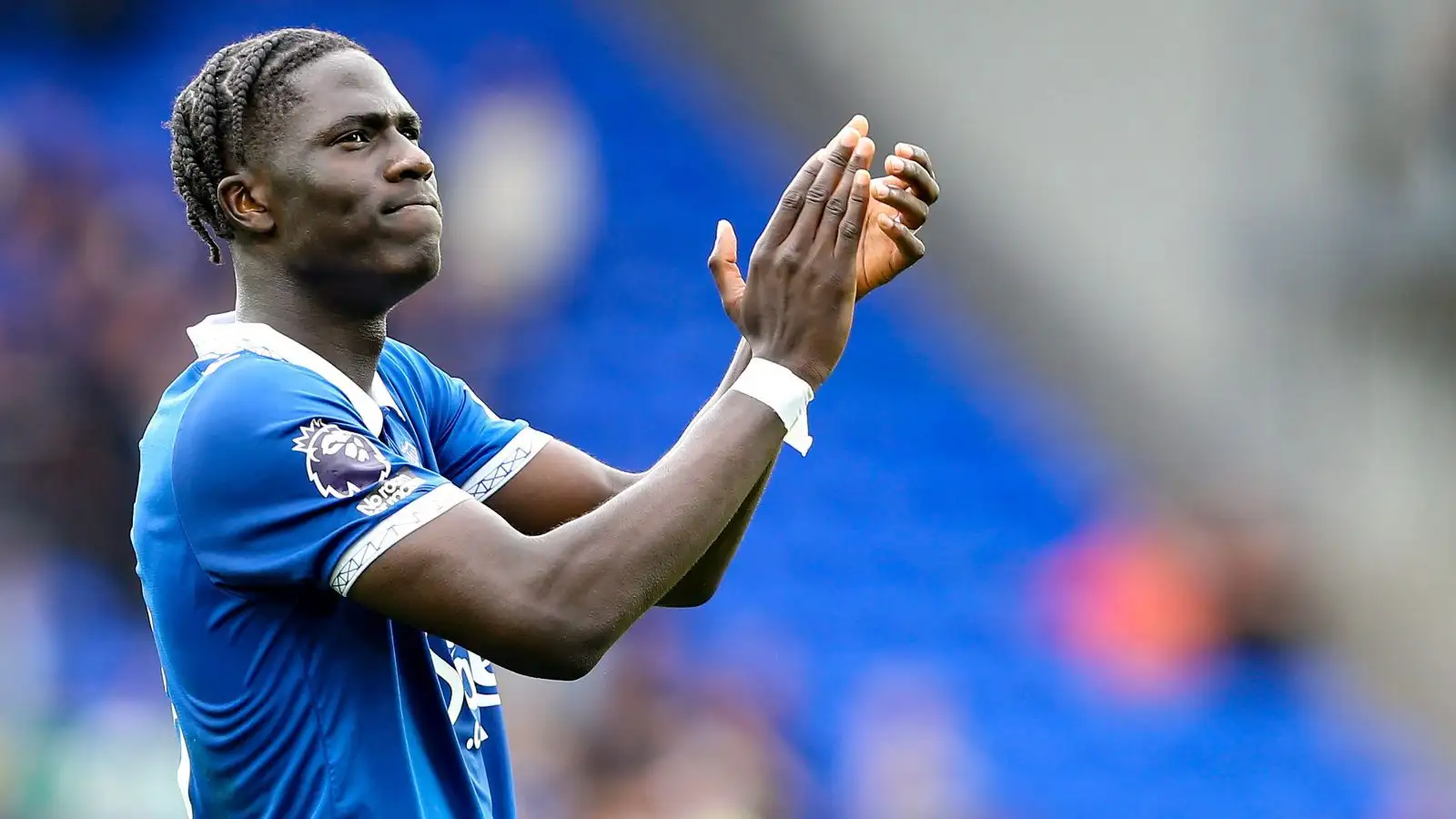 wallpaper Amadou Onana
