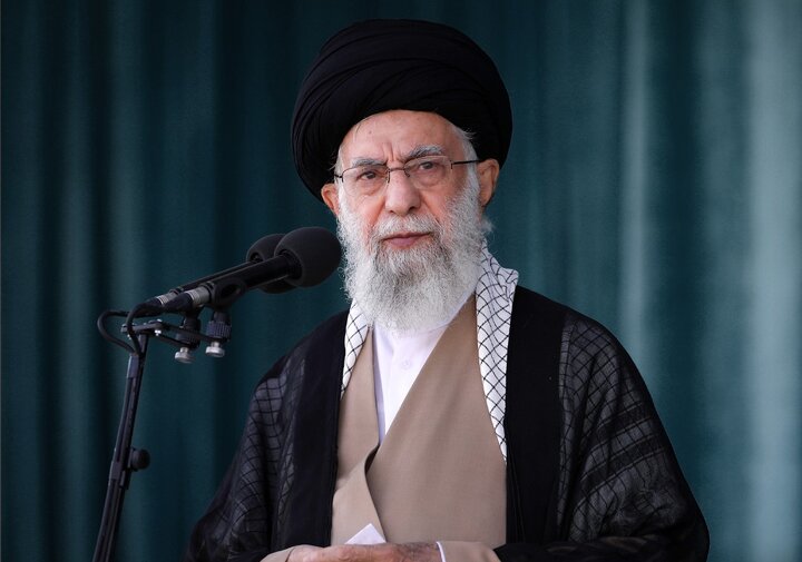 سید علی خامنه‌ای چه کسی است