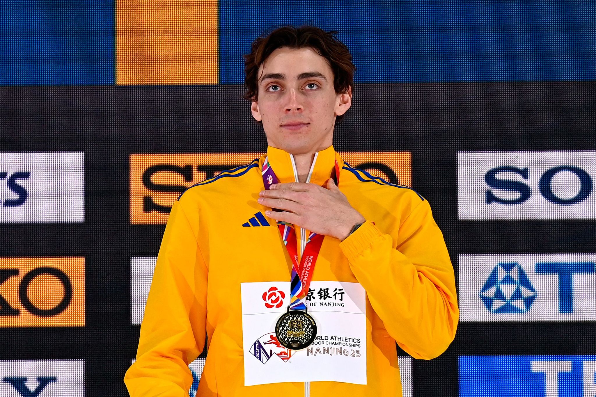Armand Duplantis wallpaper
