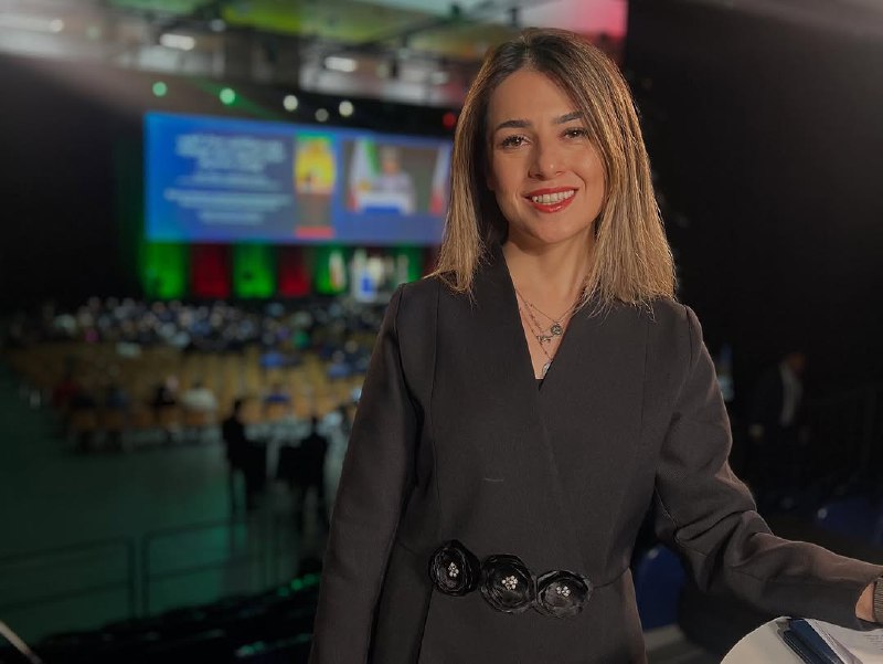 عکس از تینا قاضی مراد در منوتو عکس از تینا قاضی مراد در منوتو