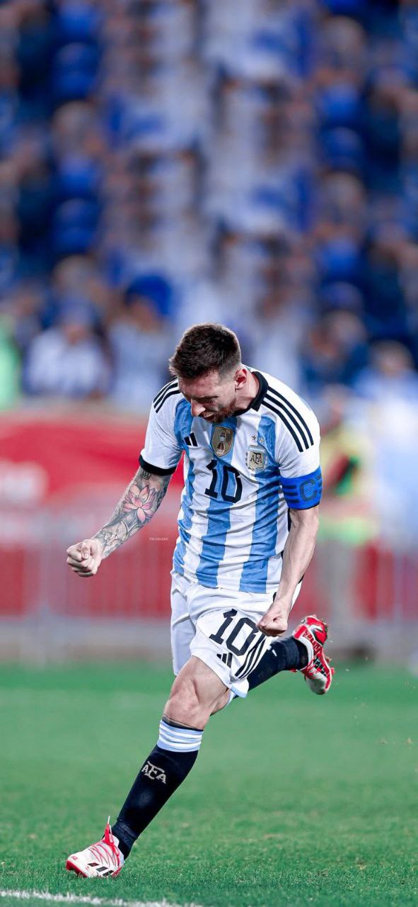 عکس بعد گل لیونل مسی 