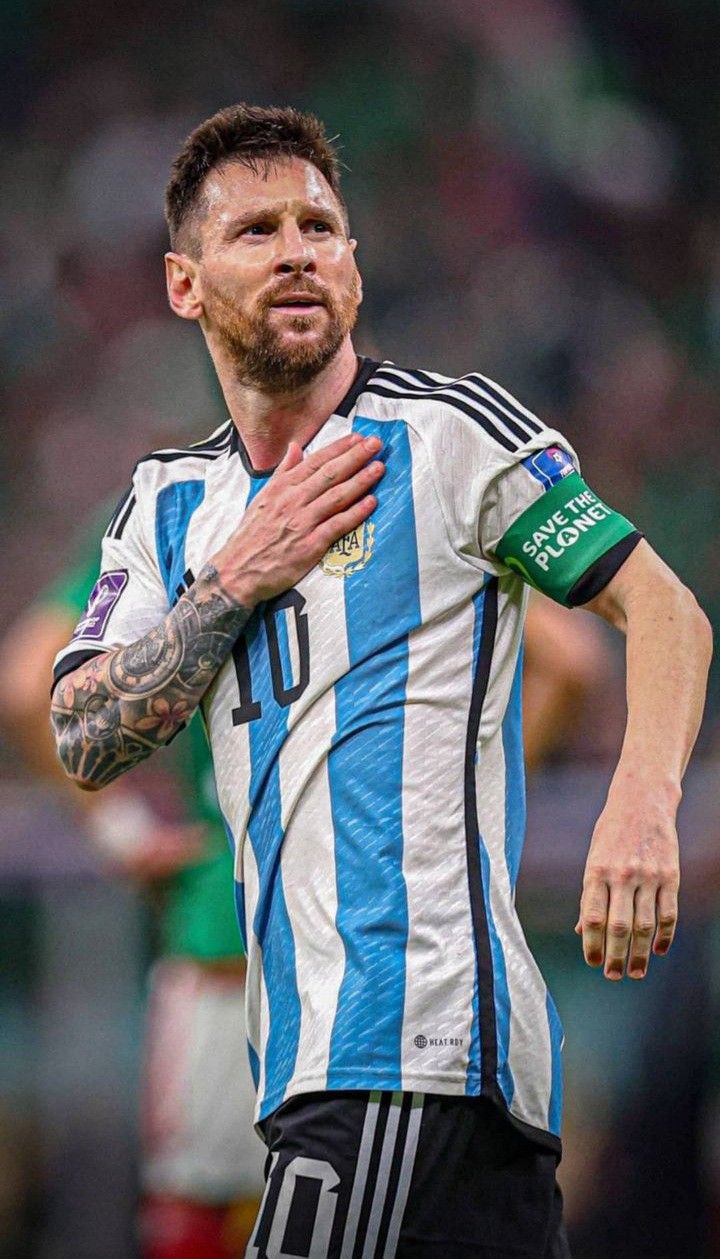 عکس مسی با جام جهانی 