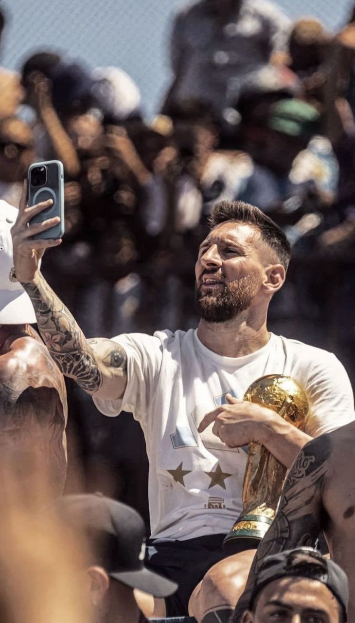 عکس مسی با هواداران