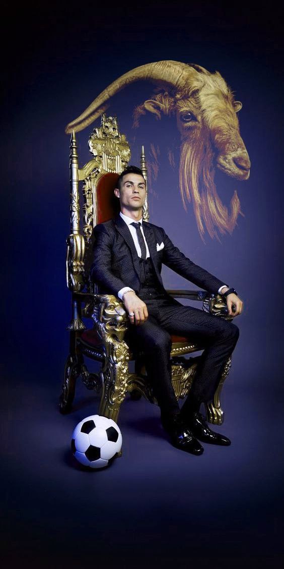 عکس رونالدو با جام